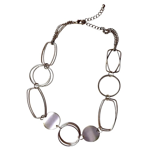 Elegant Silver Geometric Necklace - Picture 1 of 4